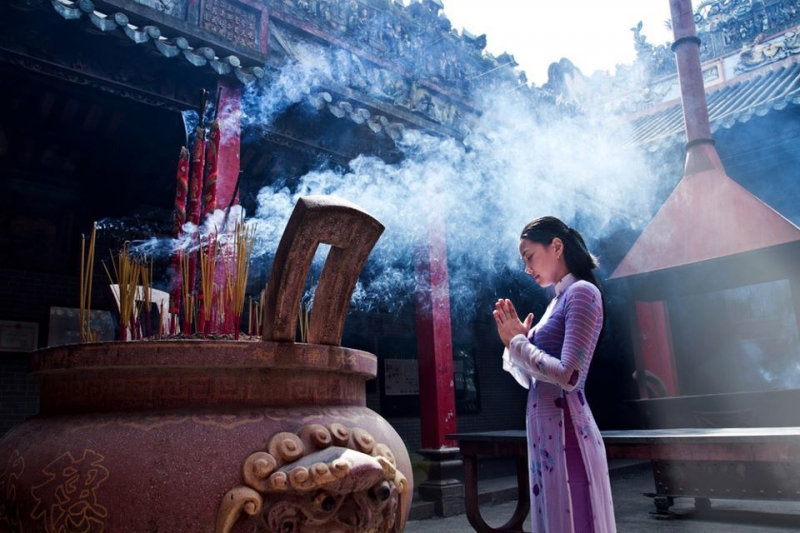 Đi chùa cúng, khấn đúng cách để sở cầu như nguyện.